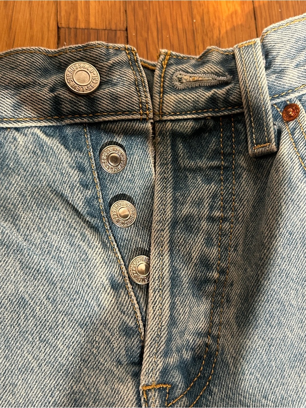 Levi's Light Wash High-Rise Straight Jeans - Picture 4 of 8